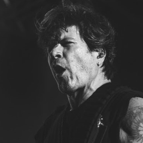 Paulo Ricardo comemora 40 anos de carreira com superprodução no palco do Teatro Bradesco